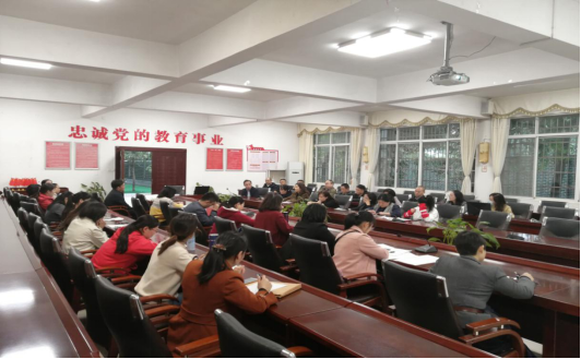 1603952943100027190.png 职称申报培训会1.png